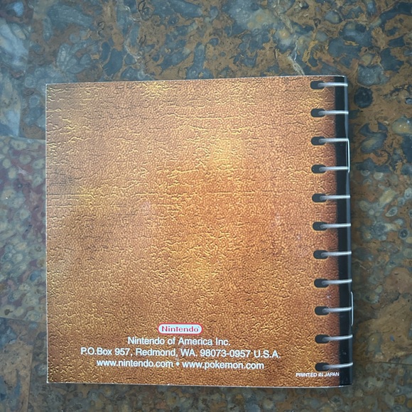 Pokemon Trainers Guide Nintendo Book Yellow version - Picture 2 of 2